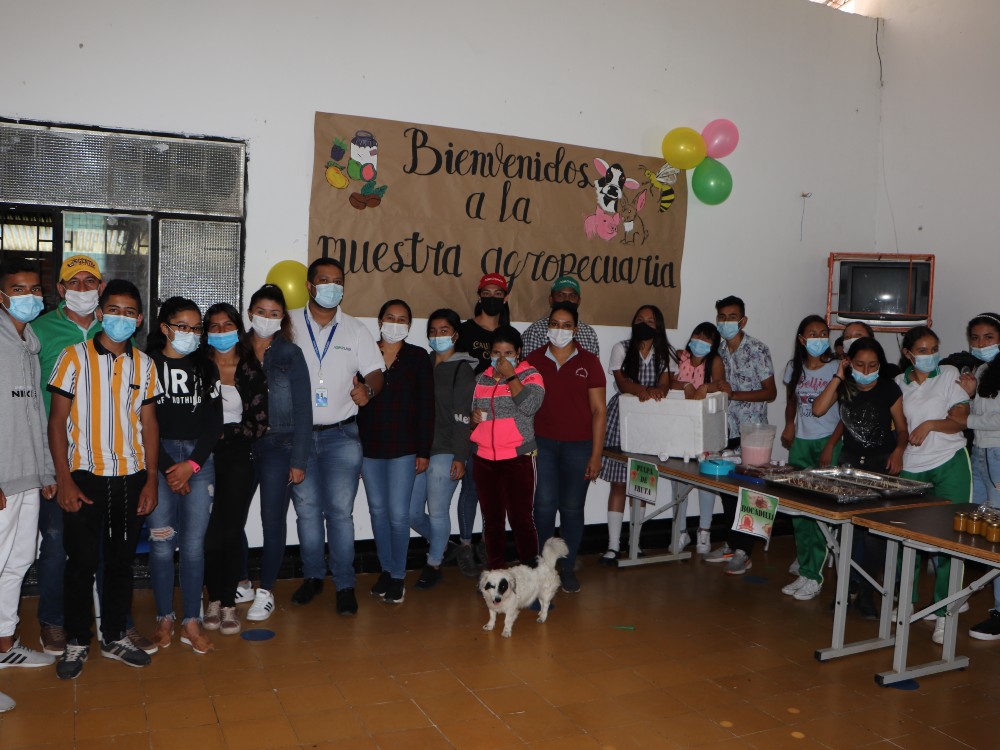Con una muestra agropecuaria y agroindustrial culminó jornadas de formación a estudiantes del proyecto Jóvenes Rurales en Algeciras - Huila