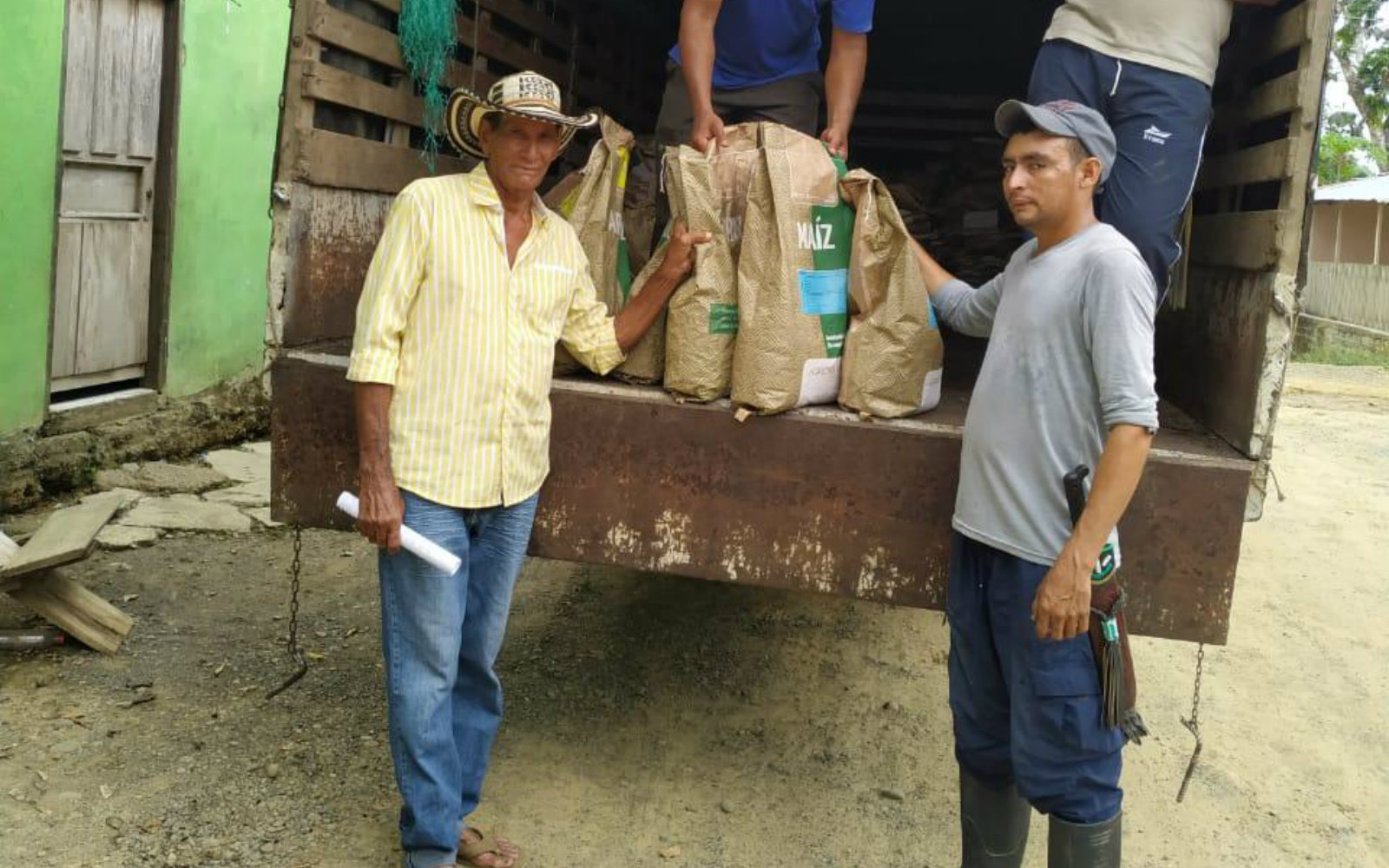 AGROSAVIA y PNIS entregan a productores nuevas semillas