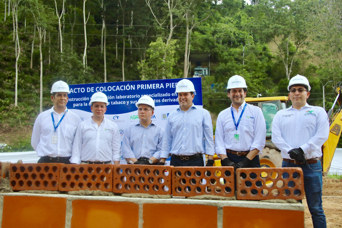 Inicia construcción laboratorios en Santander