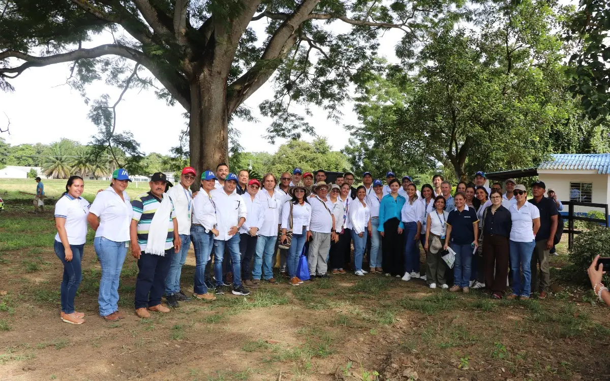 Minister of Agriculture Visits the Turipaná
