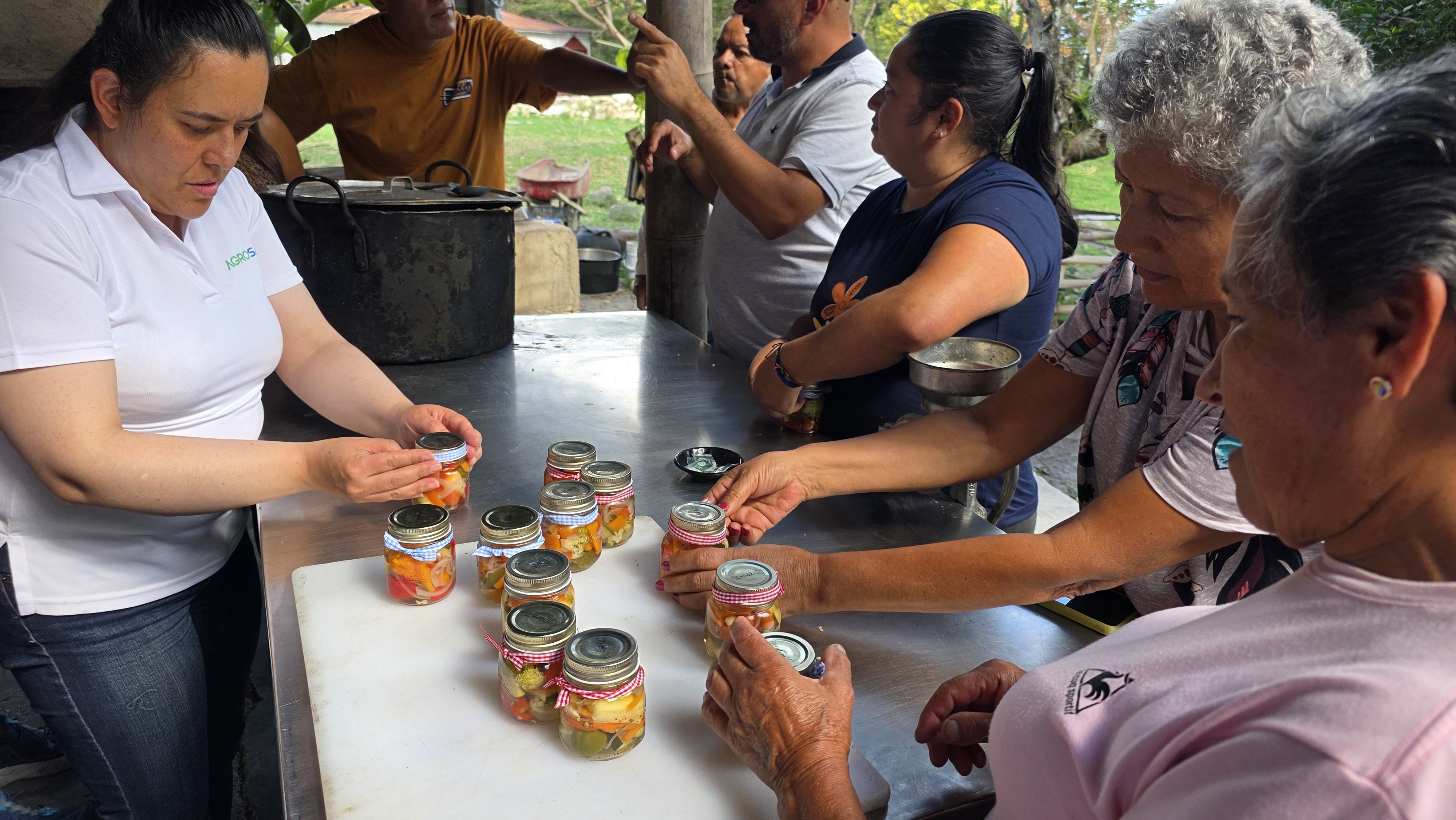 Fotografía 7 Elaboración De Conservas De Hortalizas Tibacuy Cundinamarca