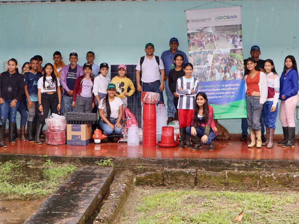 Hydroponic green fodder production. A viable alternative for animal feeding: A learning space in the Rural Youth project