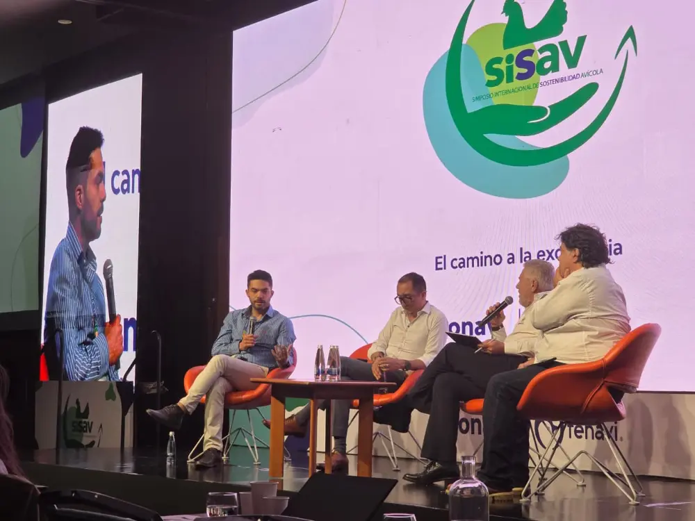 AGROSAVIA presenta avances en fertilizantes orgánico-minerales para una avicultura sostenible en el SISAV 2025