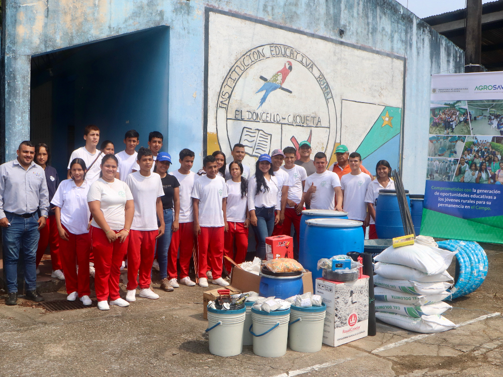IER in Caquetá receives supplies and materials for an educational program