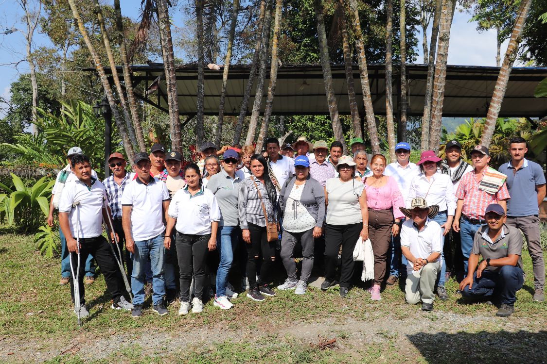 Productores de aguacate del Tolima exploran modelos de producción sostenible y criterios de exportación en gira técnica