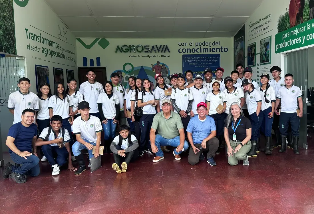Rural Youth Visits the La Libertad Research Center